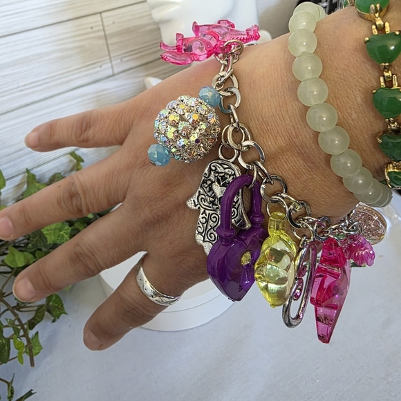 Vintage 80s Charm Bracelet - Picture 9 of 12